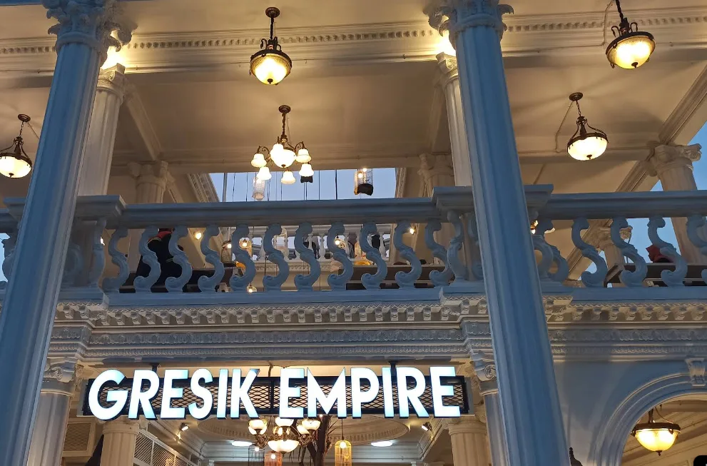 gresik empire cafe