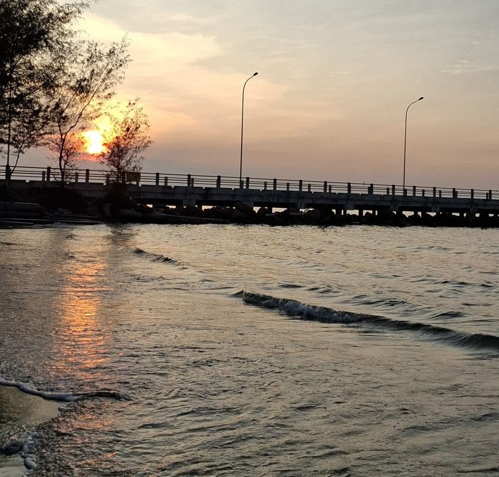 4 Spot Fotografi Terbaik di Pantai Dermaga Tuban, Wajib Dikunjungi! 6 Spot Fotografi Terbaik di Pantai Dermaga Tuban