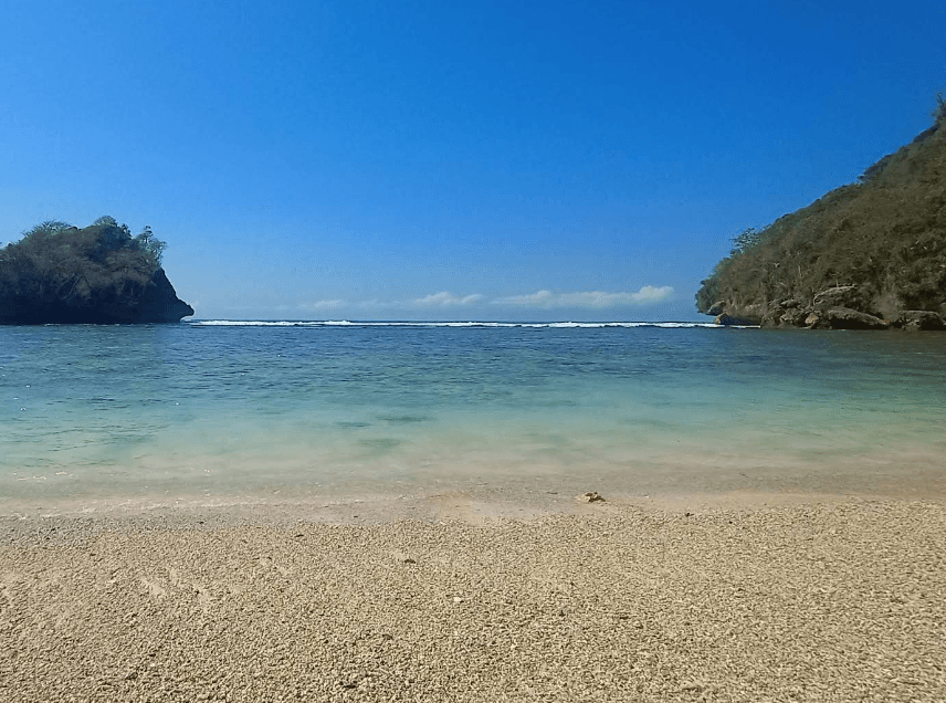 7 Daya Tarik Pantai Teluk Asmara Malang yang Bikin Kamu Jatuh Cinta! 4 pantai teluk asmara malang
