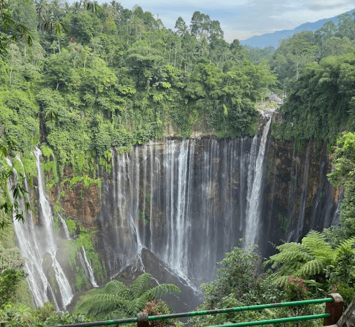 8 Spot Terbaik untuk Foto Keren di Air Terjun Tumpak Sewu Lumajang 3 air terjun tumpak sewu lumajang