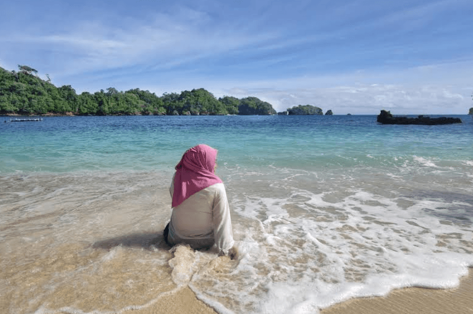 9 Spot Tersembunyi di Pantai 3 Warna Malang yang Instagramable Banget!! 5 di Pantai 3 Warna Malang