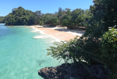 9 Spot Tersembunyi di Pantai 3 Warna Malang yang Instagramable Banget!!