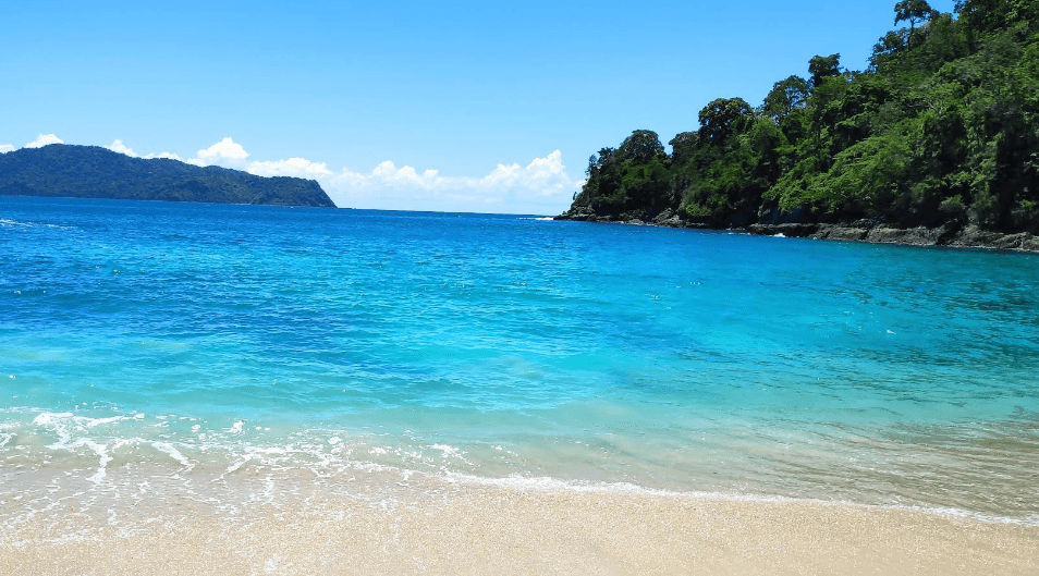 5 Alasan Kenapa Pantai Teluk Hijau Wajib Masuk Wishlist Liburanmu! 3 pantai teluk hijau
