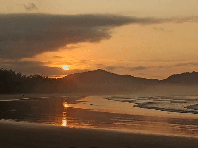 3 Rahasia Keindahan Pantai Mustika yang Jarang Diungkap 3 pantai mustika