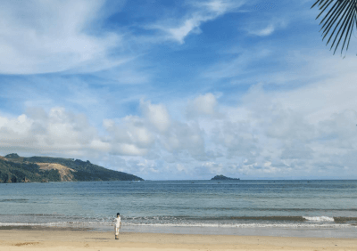 3 Rahasia Keindahan Pantai Mustika yang Jarang Diungkap