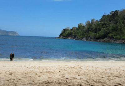 5 Tips Penting Sebelum Liburan ke Pantai Rajegwesi, Nomor 3 Nggak Terduga!