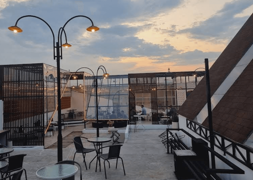 12 Cafe Sidoarjo yang Bukan Cuma Jualan Kopi, Tapi Jualan Suasana! 24 cafe sidoarjo