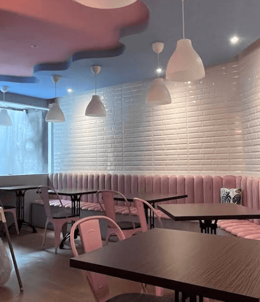 10 Cafe Ternyaman di Surabaya: Nyaman, Estetik, dan Wajib Masuk Wishlist! 21 cafe ternyaman di Surabaya
